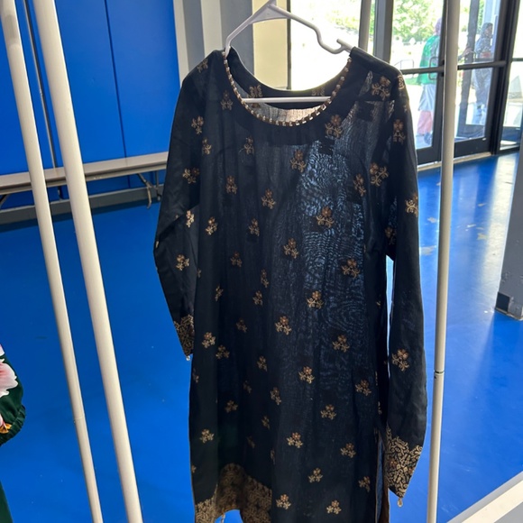 Indian Salwar Kameez - Picture 6 of 11